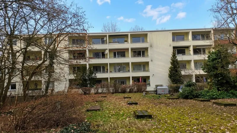 Lankwitz: Modernisierte 1-Zimmer-Wohnung mit Balkon, ruhig, nähe S-Bahn — photo 1